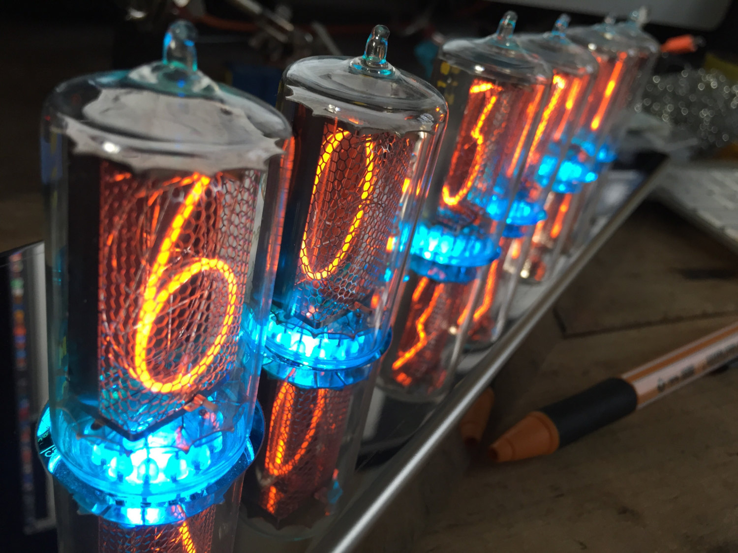 Big nixie tube clock ZM1042 in steel case with fully programmable RVB